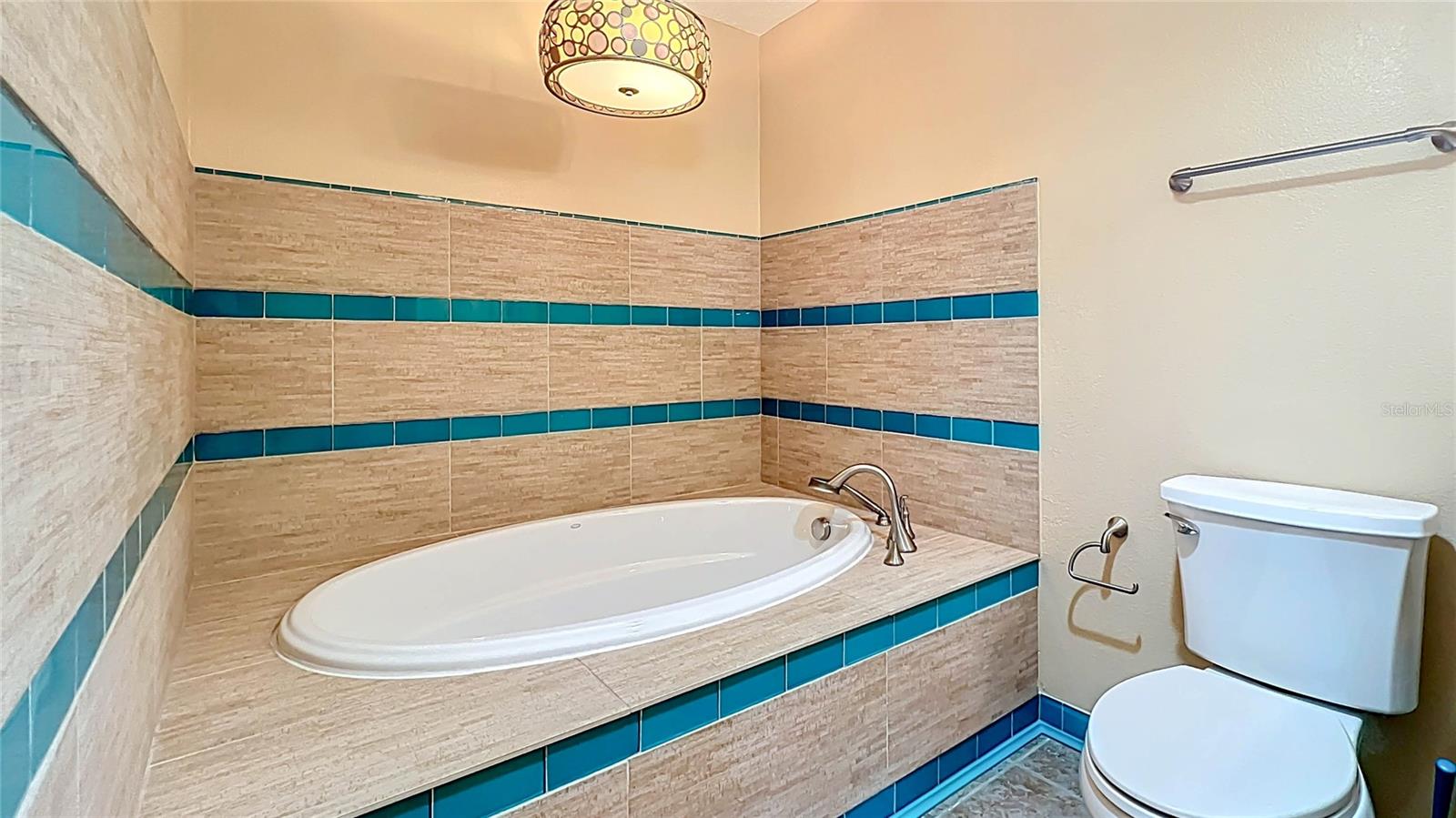 KILLARNEY BAY CONDO - Residential