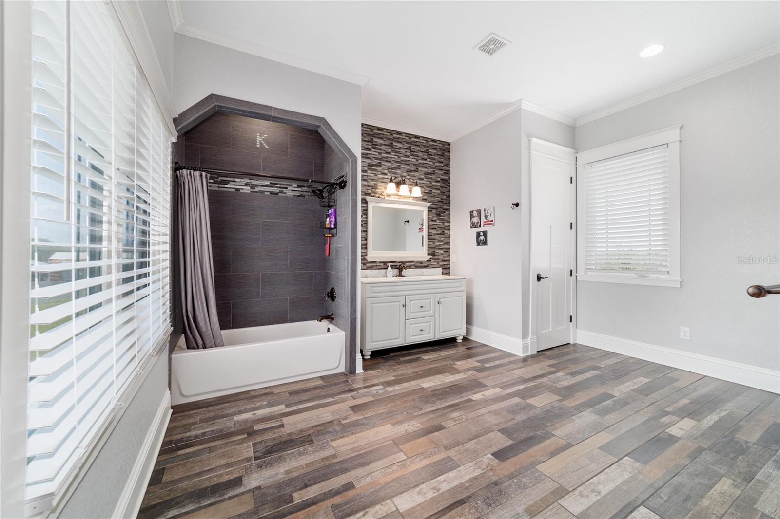 LAKESIDE AT LAKE BRYANT - Farm