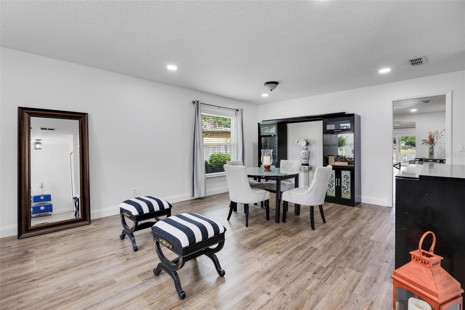 1552 WHOOPING DRIVE