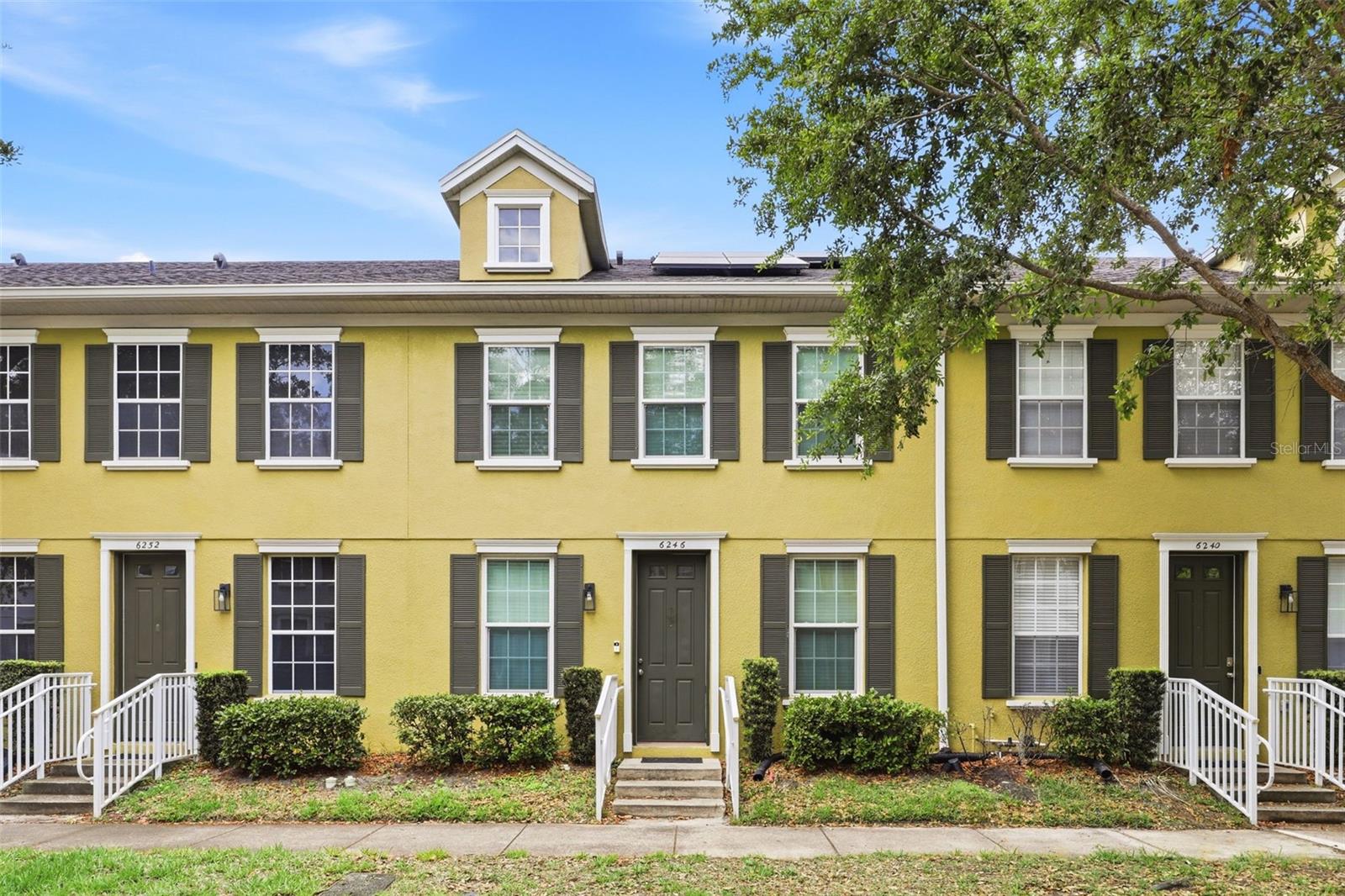 VISTA LAKES TOWN CENTER 51 07 - Residential