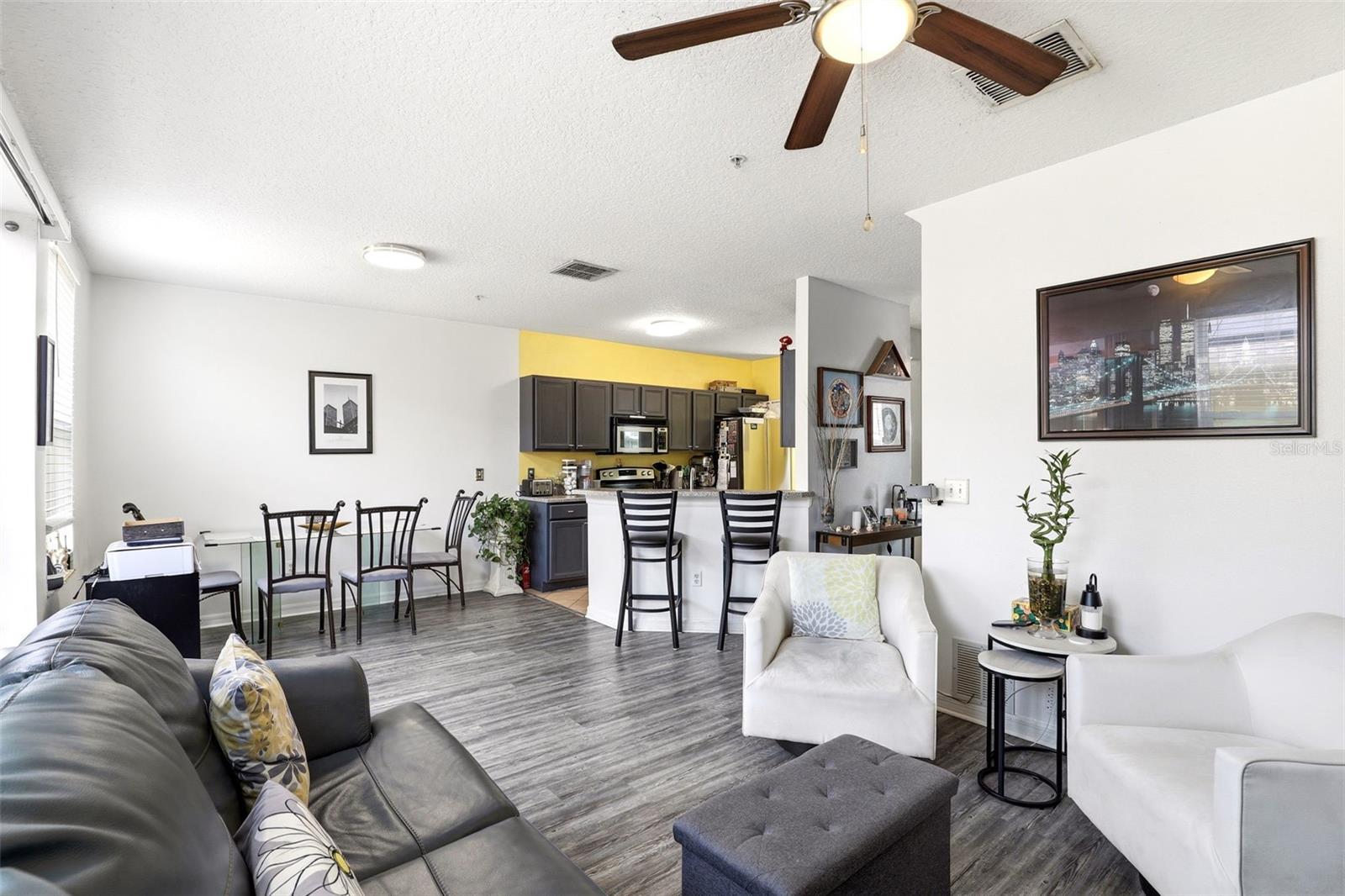 VISTA LAKES TOWN CENTER 51 07 - Residential