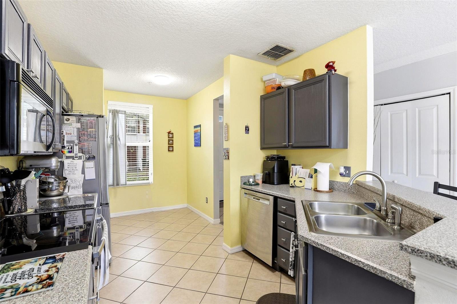 VISTA LAKES TOWN CENTER 51 07 - Residential