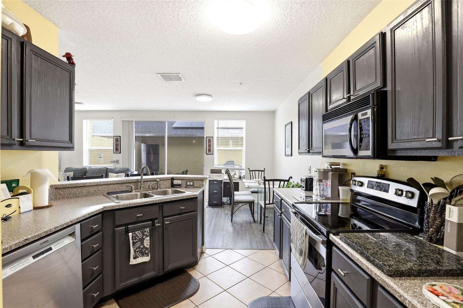 VISTA LAKES TOWN CENTER 51 07 - Residential