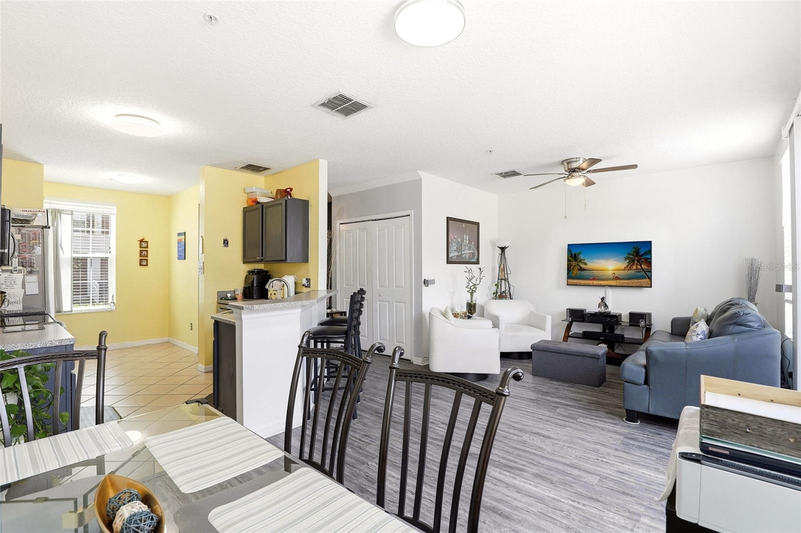 VISTA LAKES TOWN CENTER 51 07 - Residential