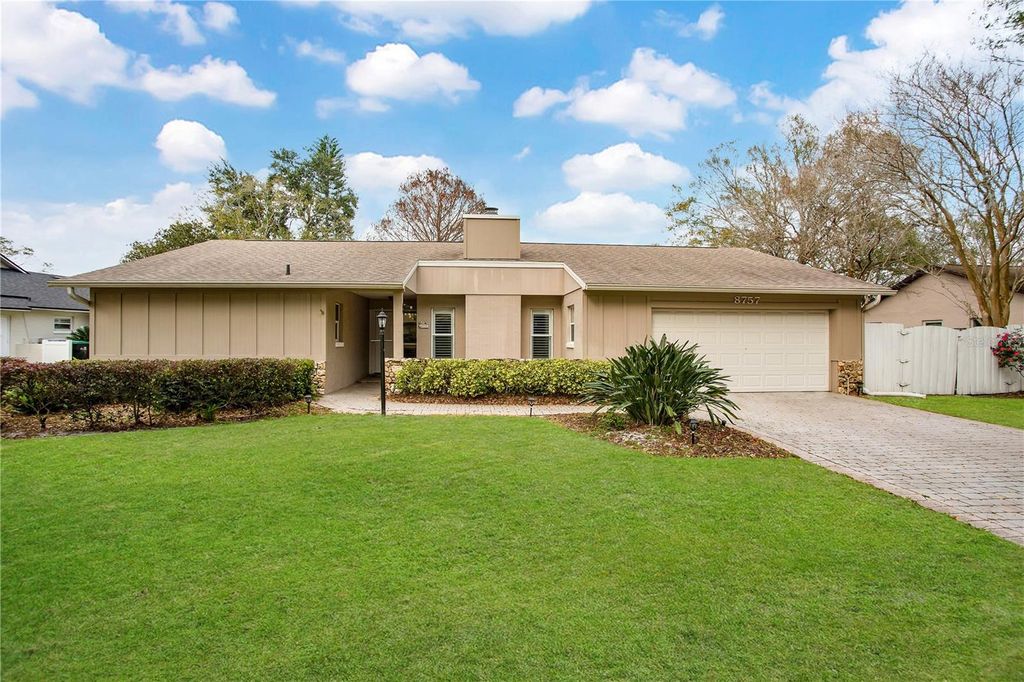 Photo of 8757 Harbor View Drive, Orlando, FL 32817 (MLS # O6396906)