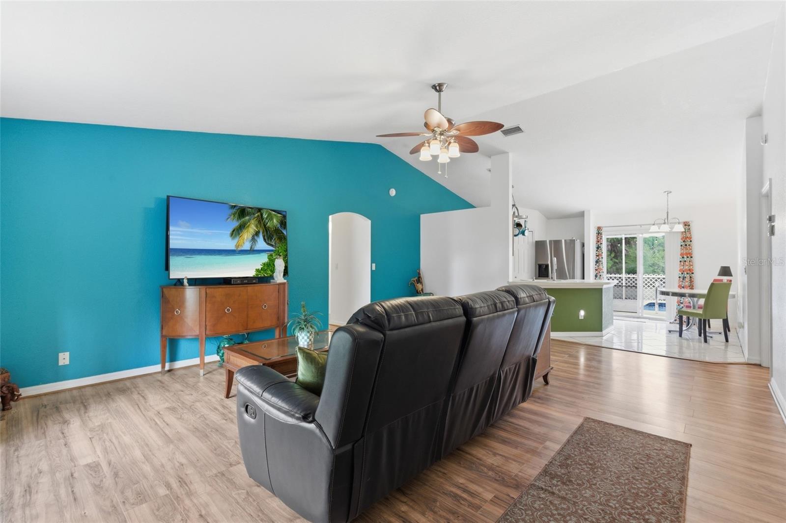 3051 TRAVERSE AVENUE