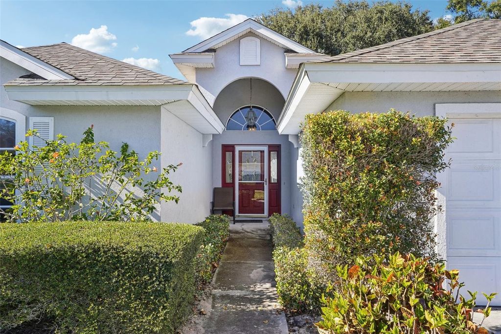 Photo of 305 Juniper Way, Tavares, FL 32778 (MLS # G5106932)