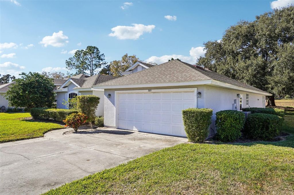 Photo of 305 Juniper Way, Tavares, FL 32778 (MLS # G5106932)