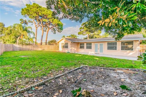 A home in SEMINOLE