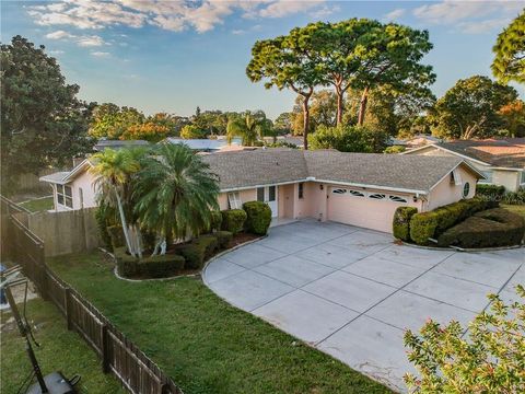 A home in SEMINOLE