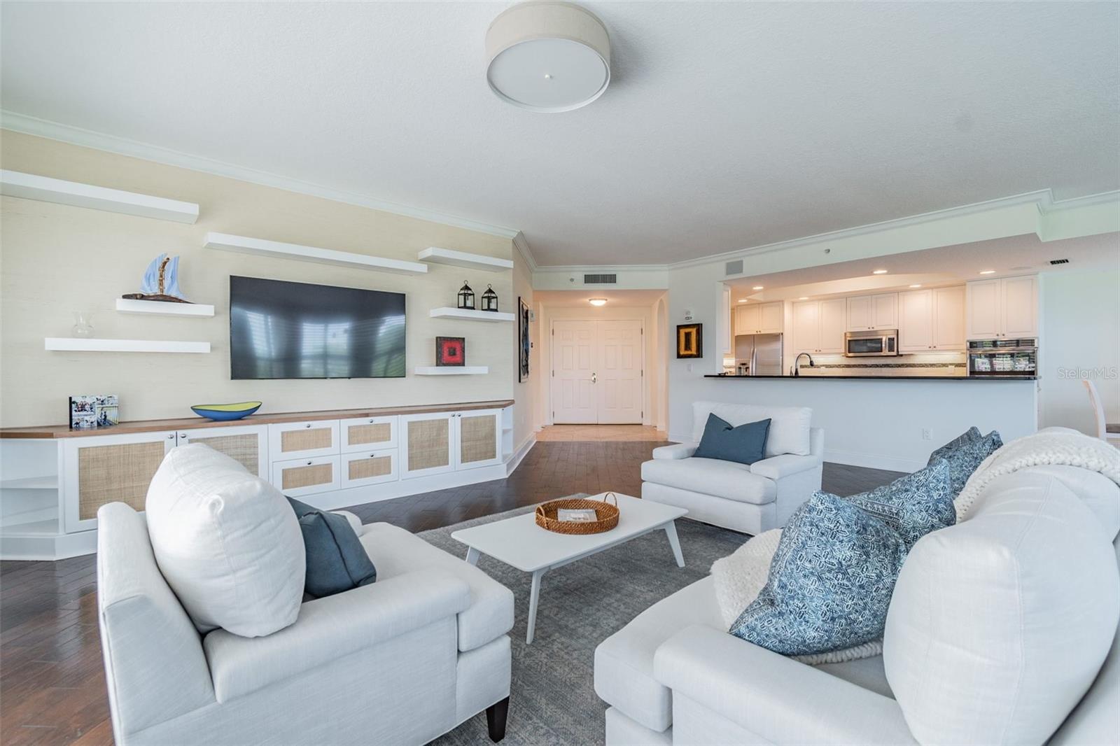 VINOY PLACE CONDO - Residential Lease
