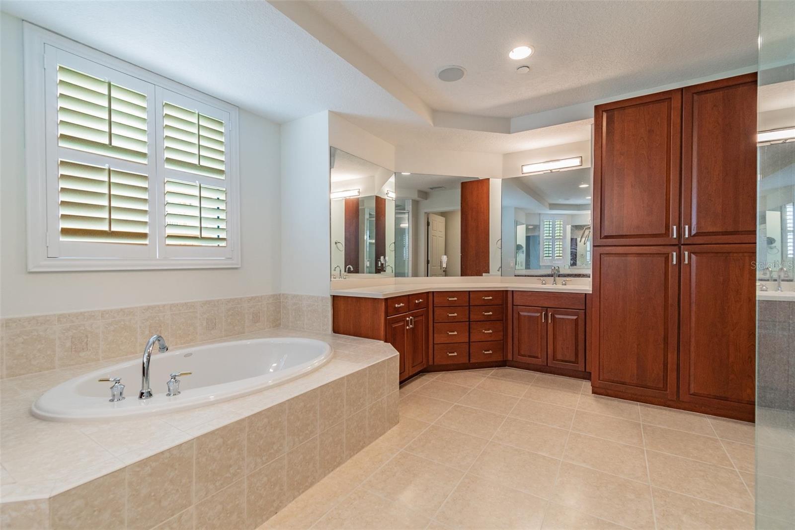 VINOY PLACE CONDO - Residential Lease
