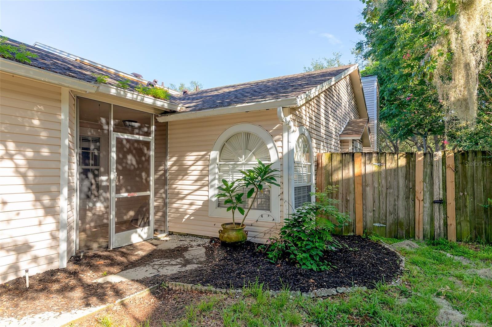 824 HILLARY COURT