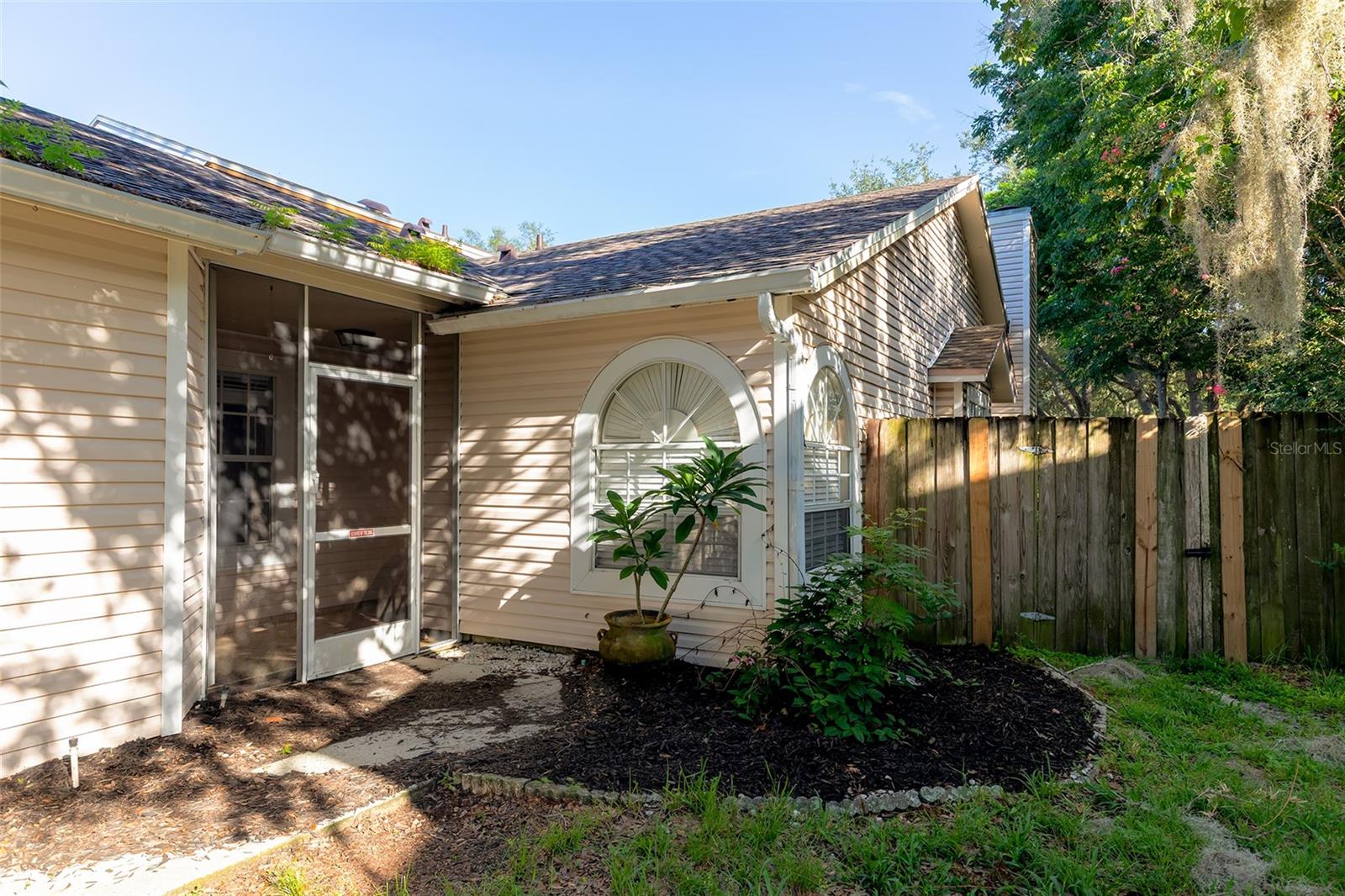 824 HILLARY COURT