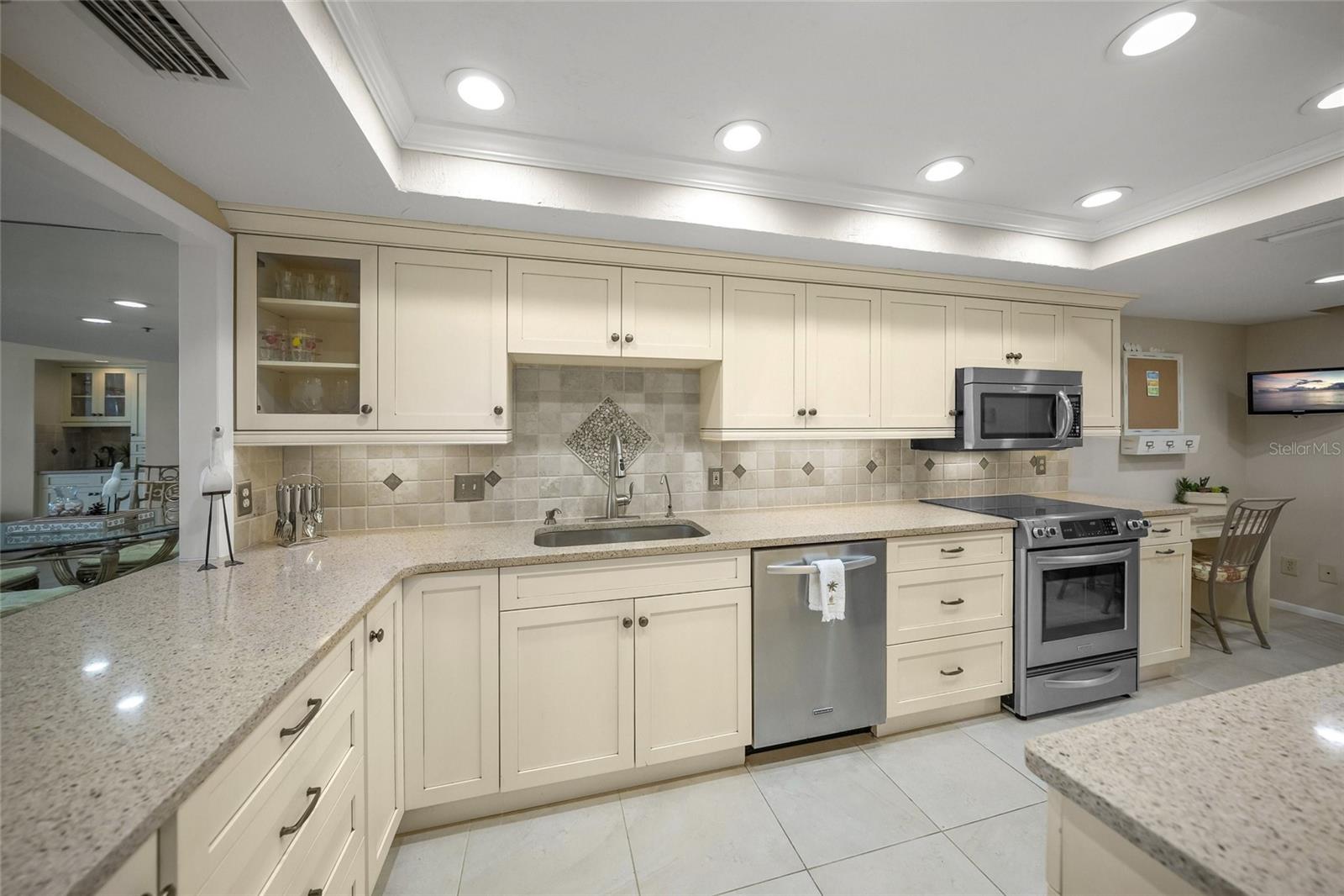 GULF & BAY CLUB PH 6 - Residential