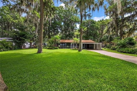 A home in TAVARES