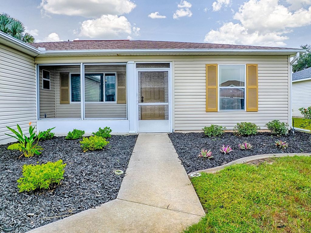Photo of 231 Bentwood Drive, Leesburg, FL 34748 (MLS # G5103635)