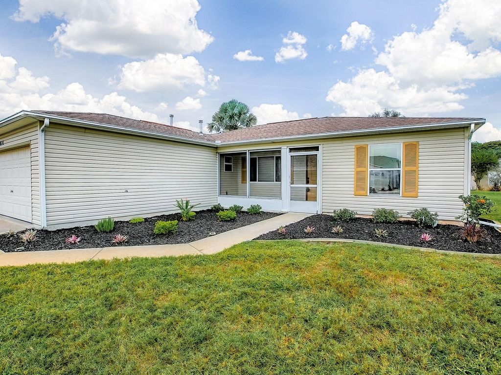 Photo of 231 Bentwood Drive, Leesburg, FL 34748 (MLS # G5103635)