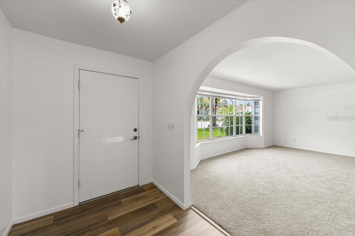 36 DRESDEN CIRCLE
