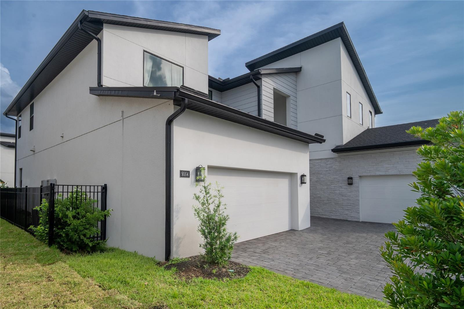 LAUREL POINTE PH 1 - Residential Lease