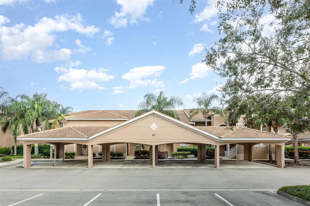 Photo of 1011 Fairwaycove Lane #201, Bradenton, FL 34212 (MLS # A4665844)