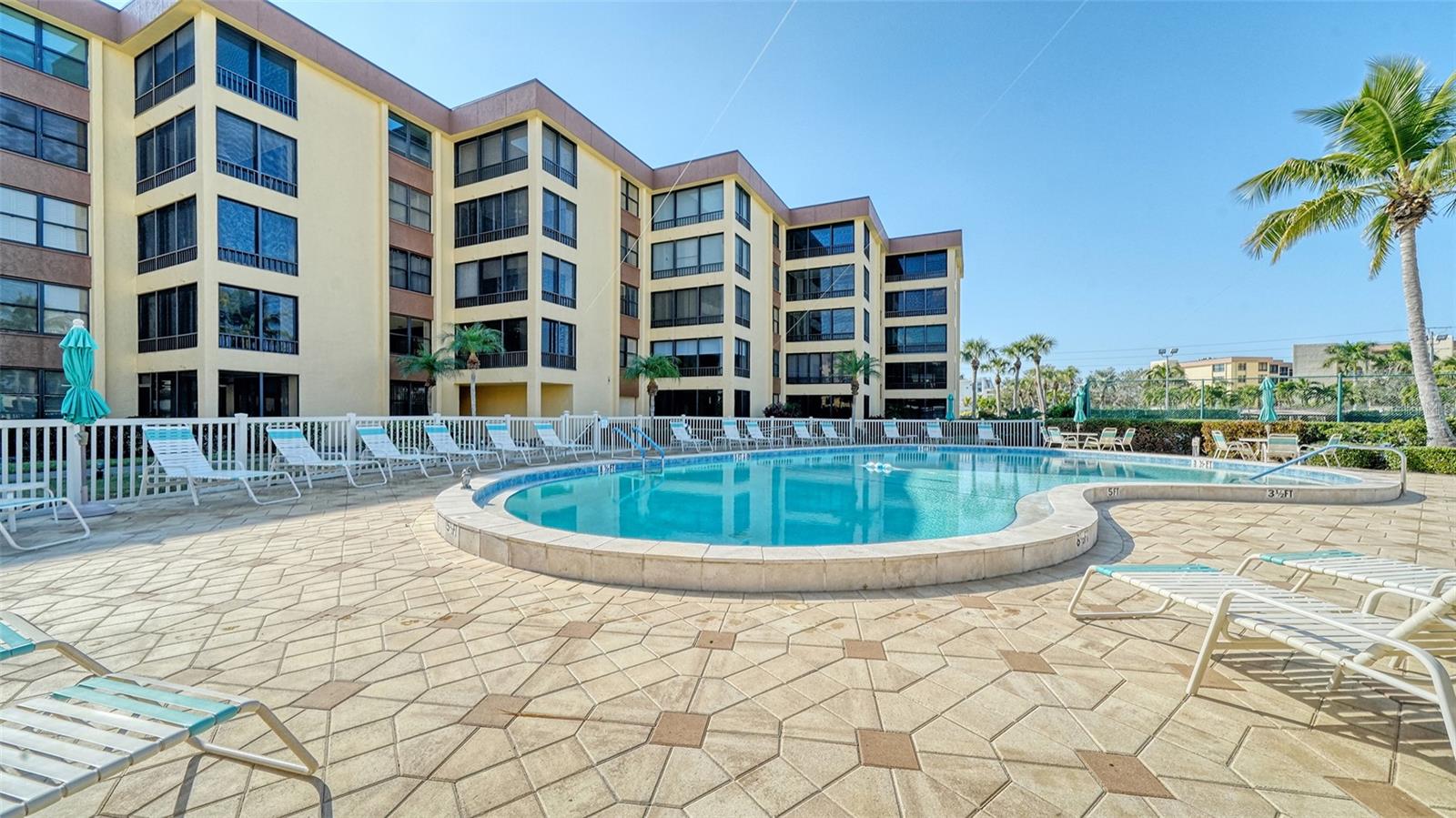 ISLAND REEF - Residential