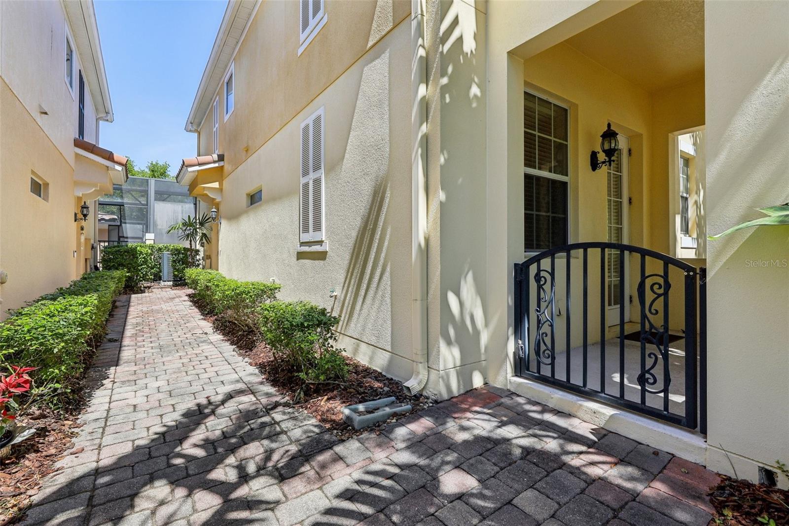 8639 LOWER VILLAGEWALK CIRCLE
