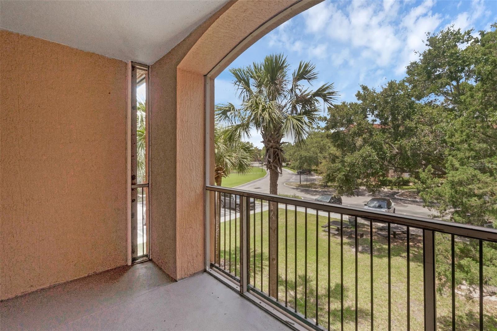 5512 METROWEST BOULEVARD 201