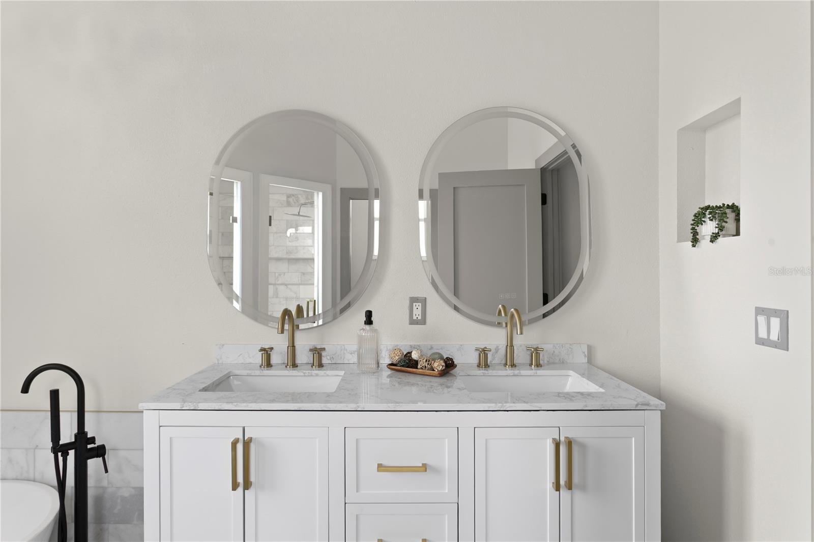 RIVER WATCH - Residential