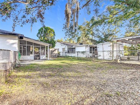 A home in WINTER HAVEN