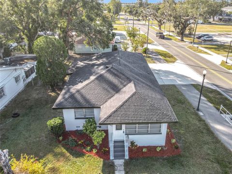 A home in WINTER HAVEN