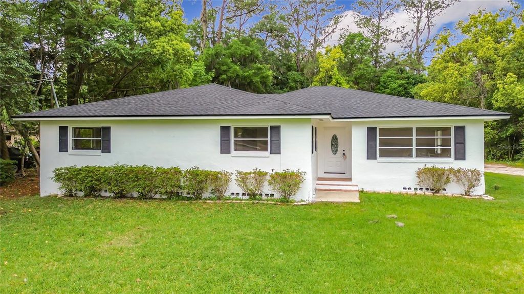 Photo of 1220 NE 16th Avenue, Ocala, FL 34470 (MLS # O6398430)