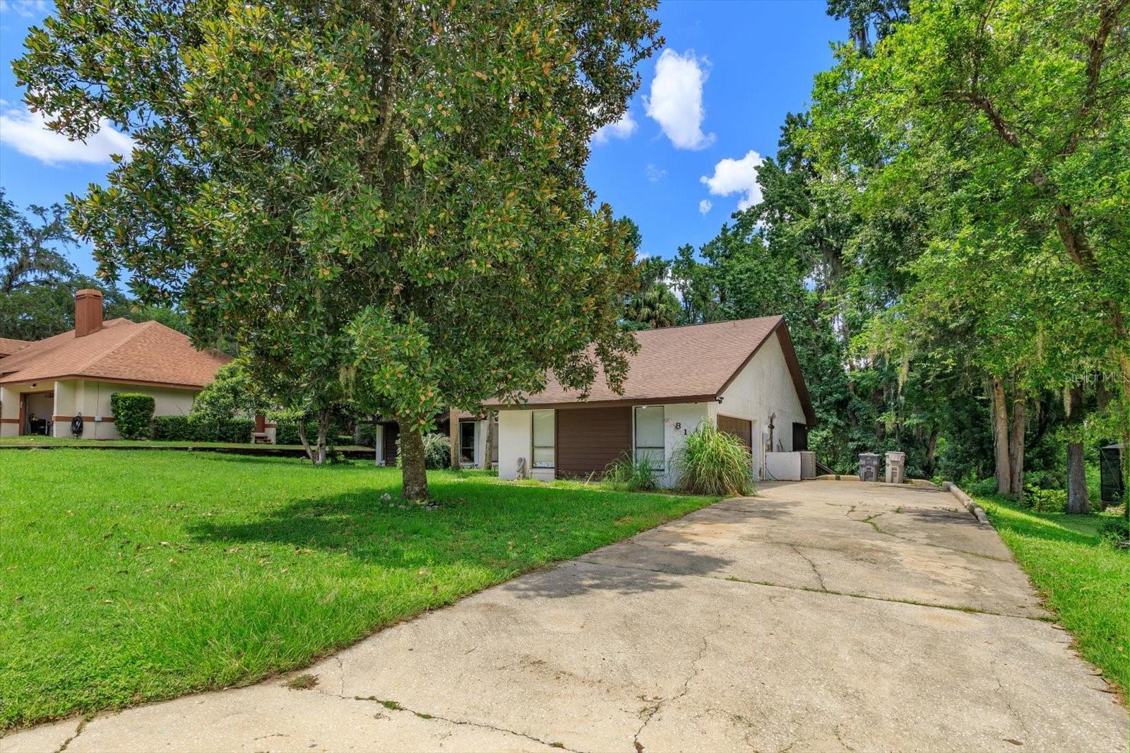 817 HICKORY KNOLL COURT