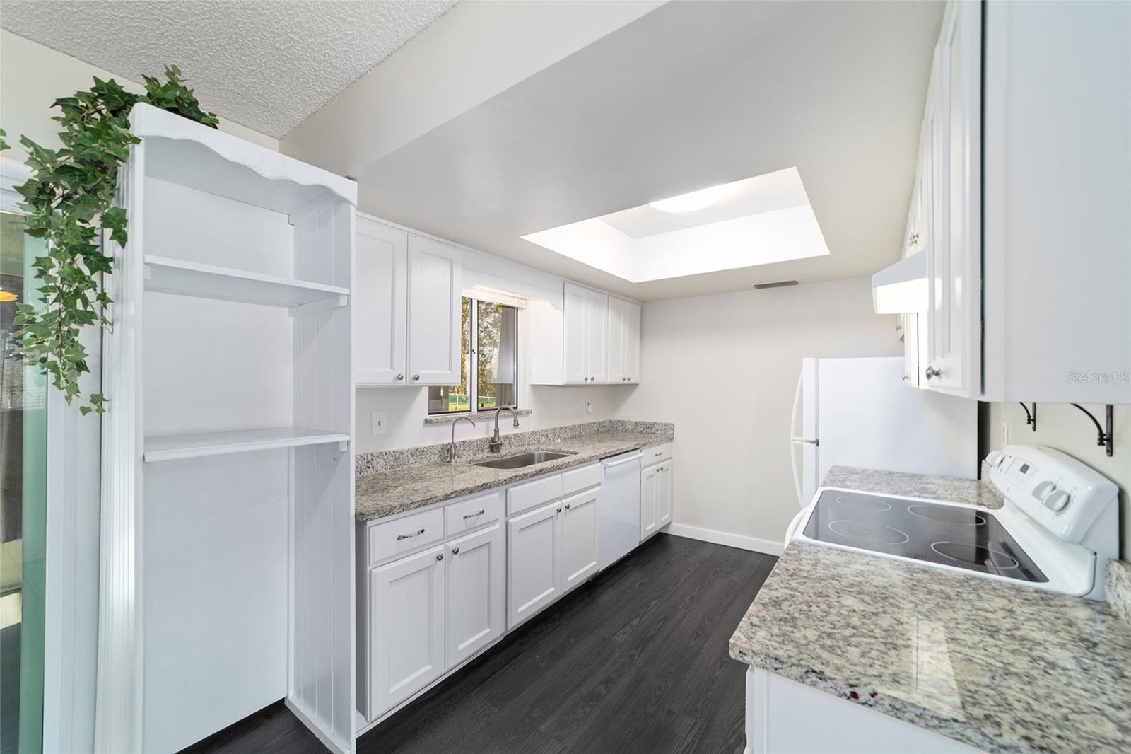 PALM CAY - Residential