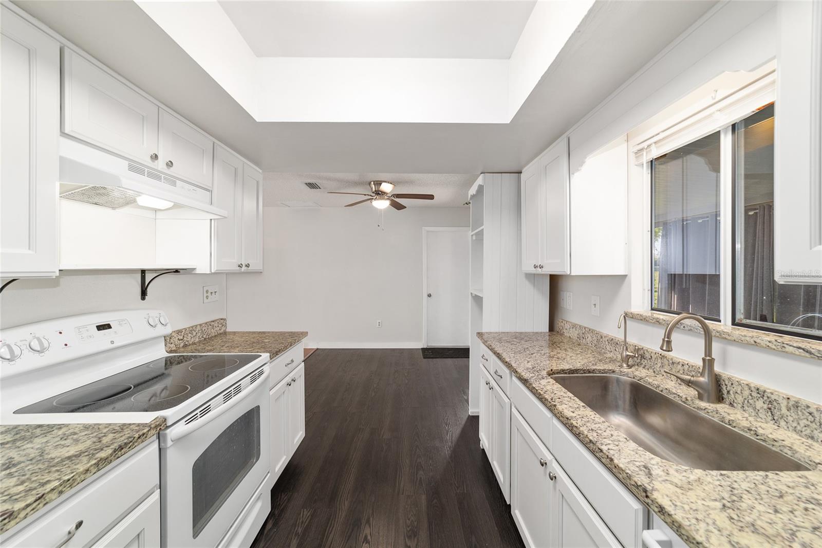 PALM CAY - Residential