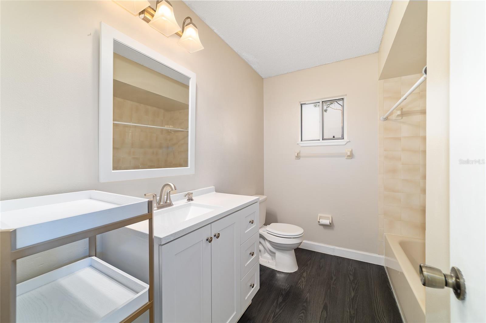 PALM CAY - Residential