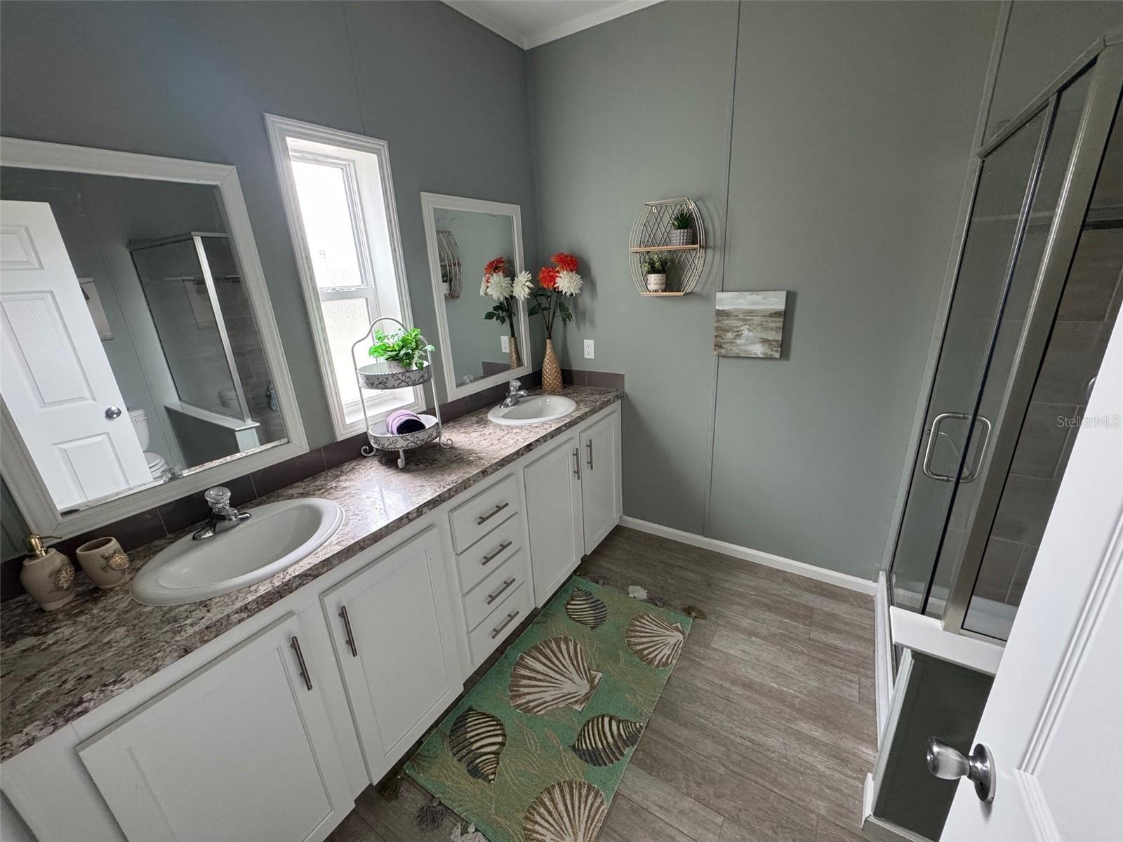WINDWARD ISLE - Residential