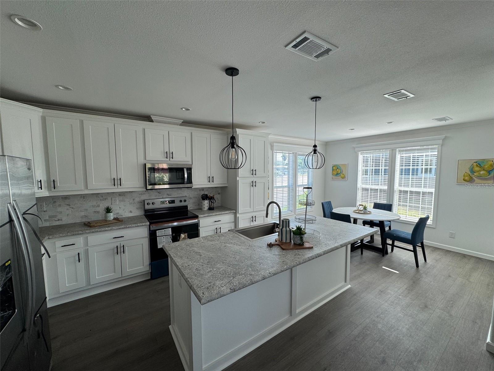 WINDWARD ISLE - Residential