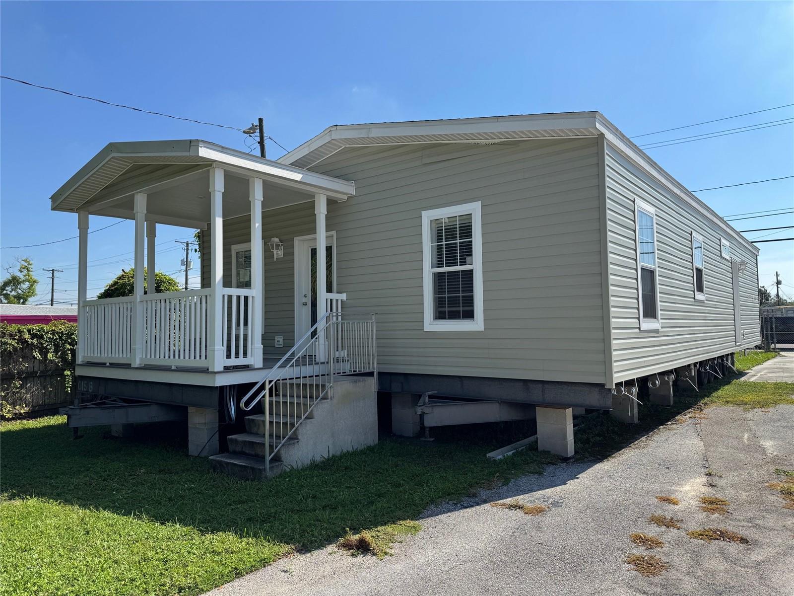 WINDWARD ISLE - Residential