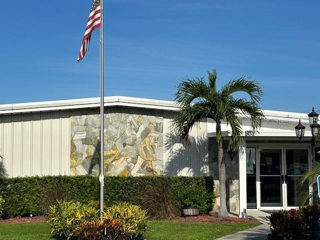 WINDWARD ISLE - Residential