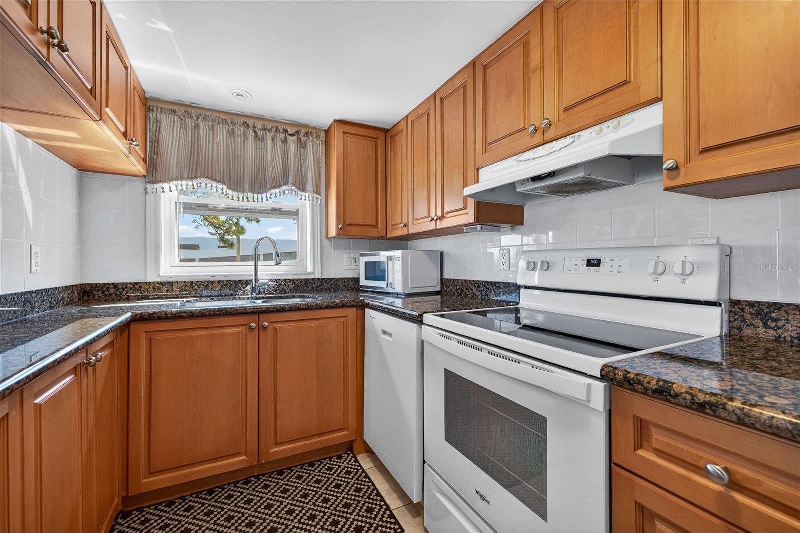 BOULEVARD CLUB THE CONDO - Residential