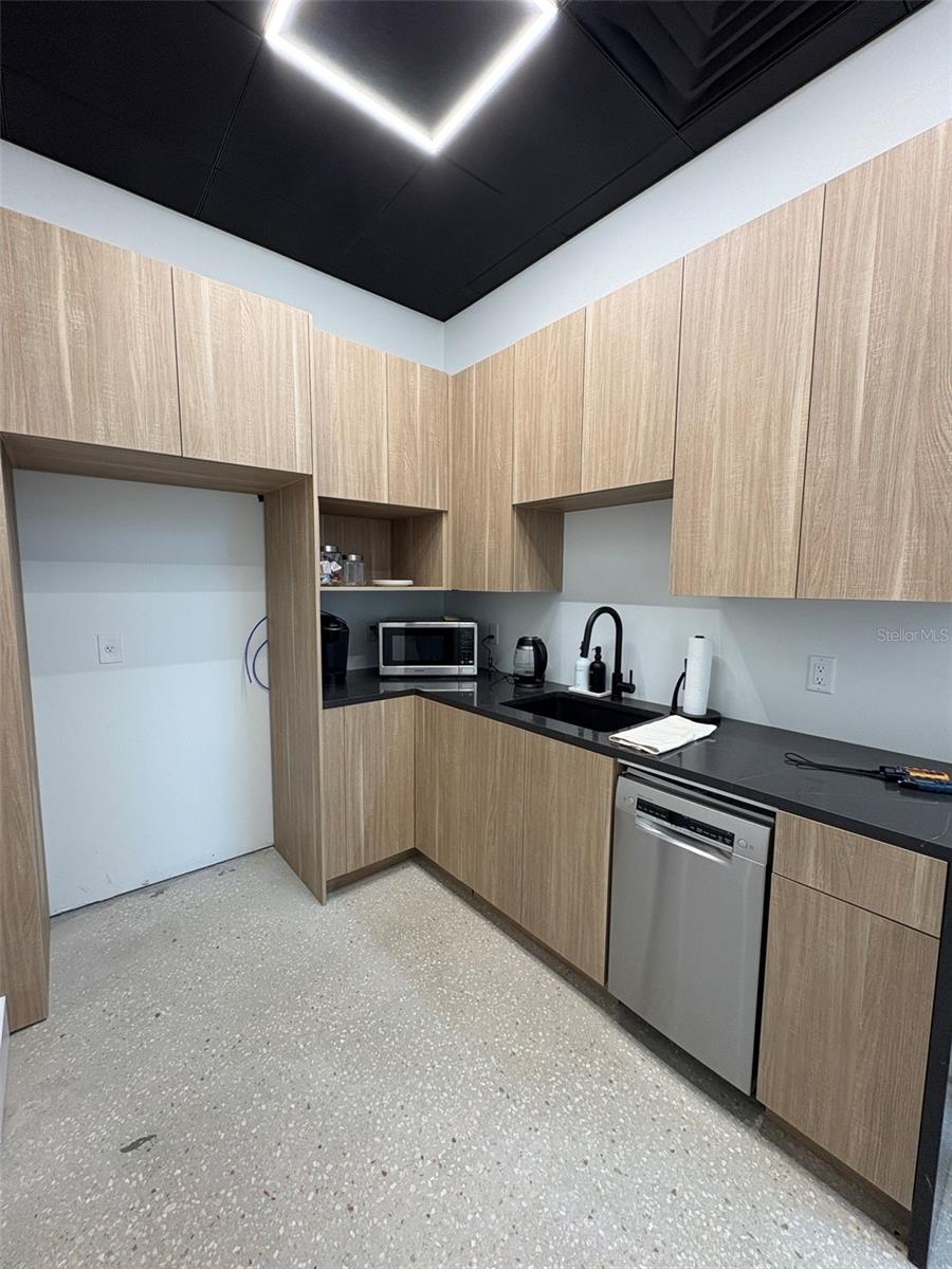 EAST ADD CITY SARASOTA - Commercial Lease