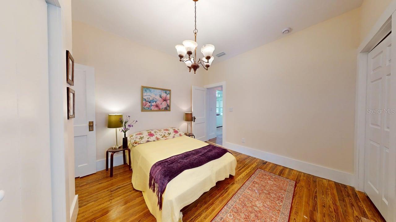 2010 S MAPLE AVENUE