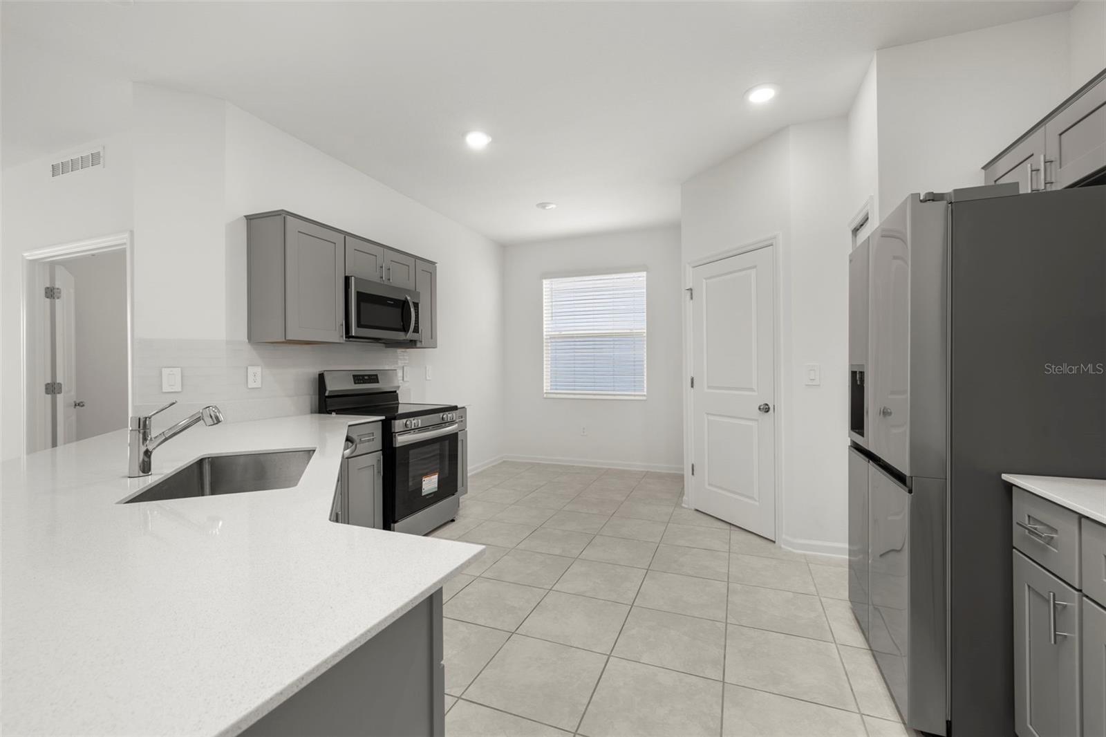 RANCHES/LK MCLEOD II - Residential Lease