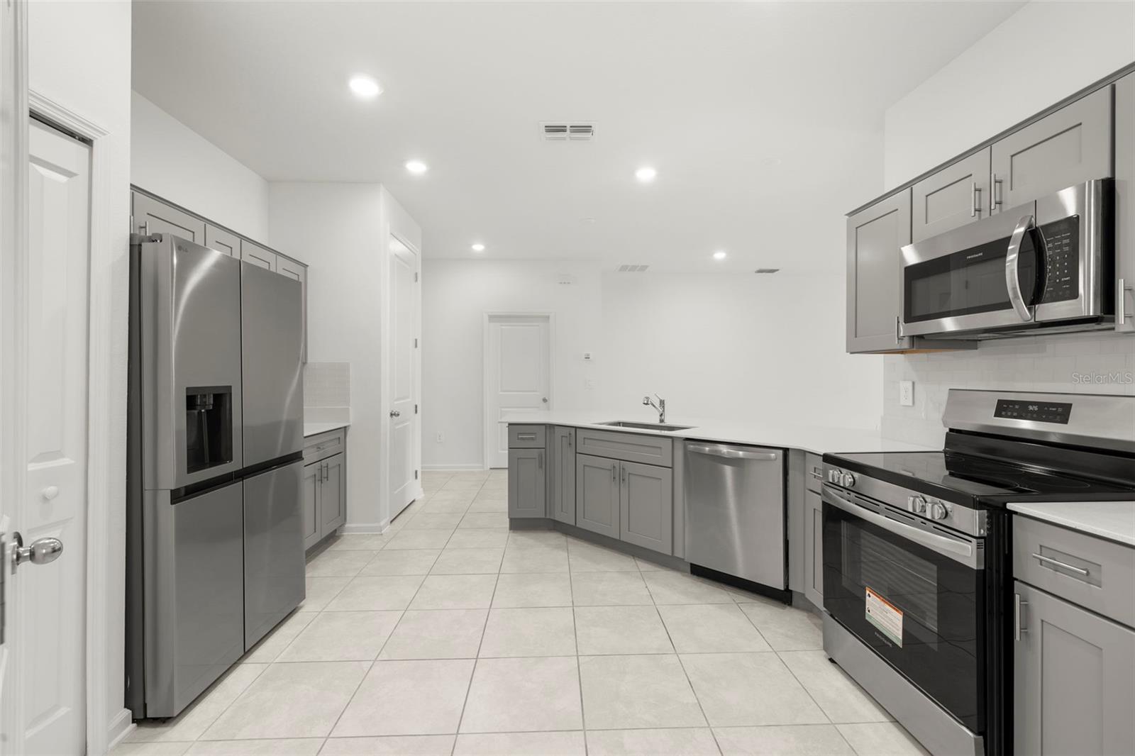 RANCHES/LK MCLEOD II - Residential Lease
