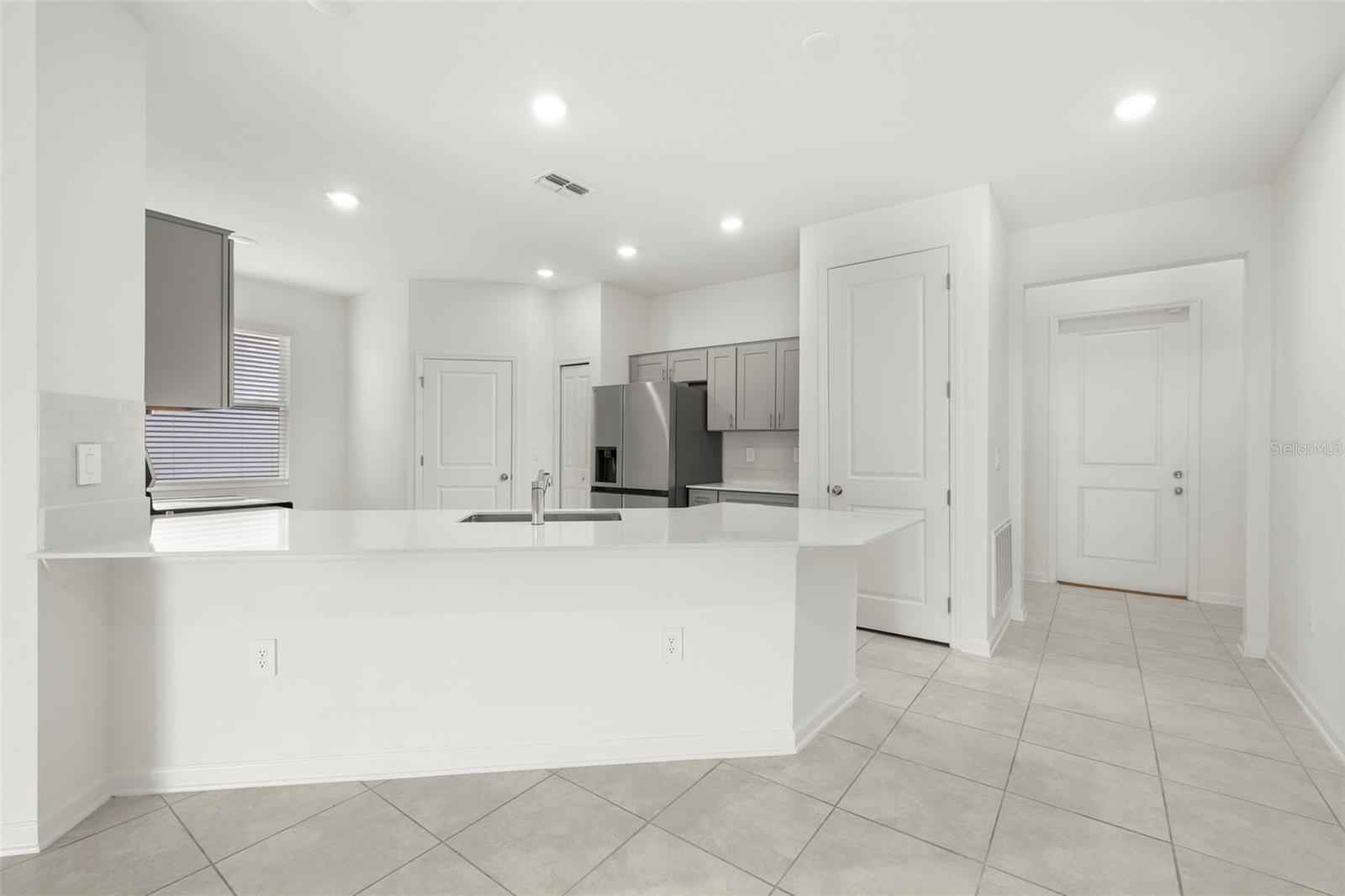 RANCHES/LK MCLEOD II - Residential Lease