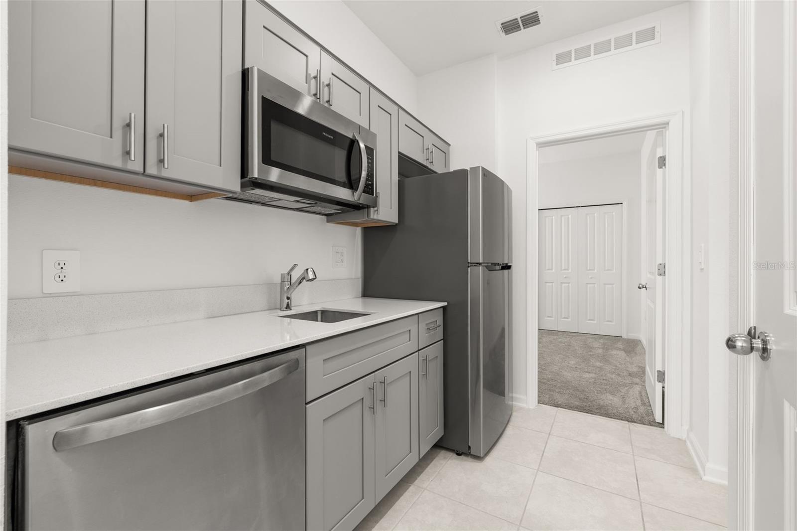 RANCHES/LK MCLEOD II - Residential Lease