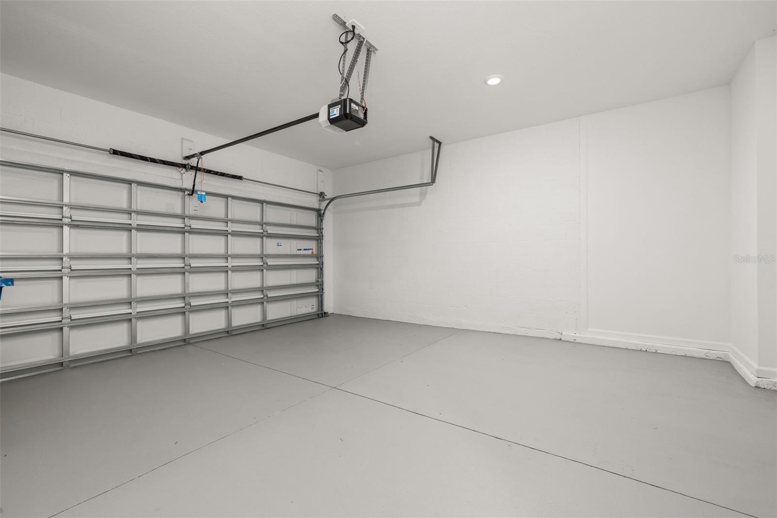 RANCHES/LK MCLEOD II - Residential Lease