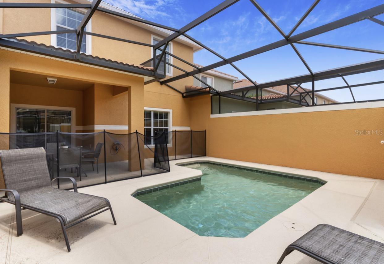 PARADISE PALMS RESORT P1 - Residential Lease