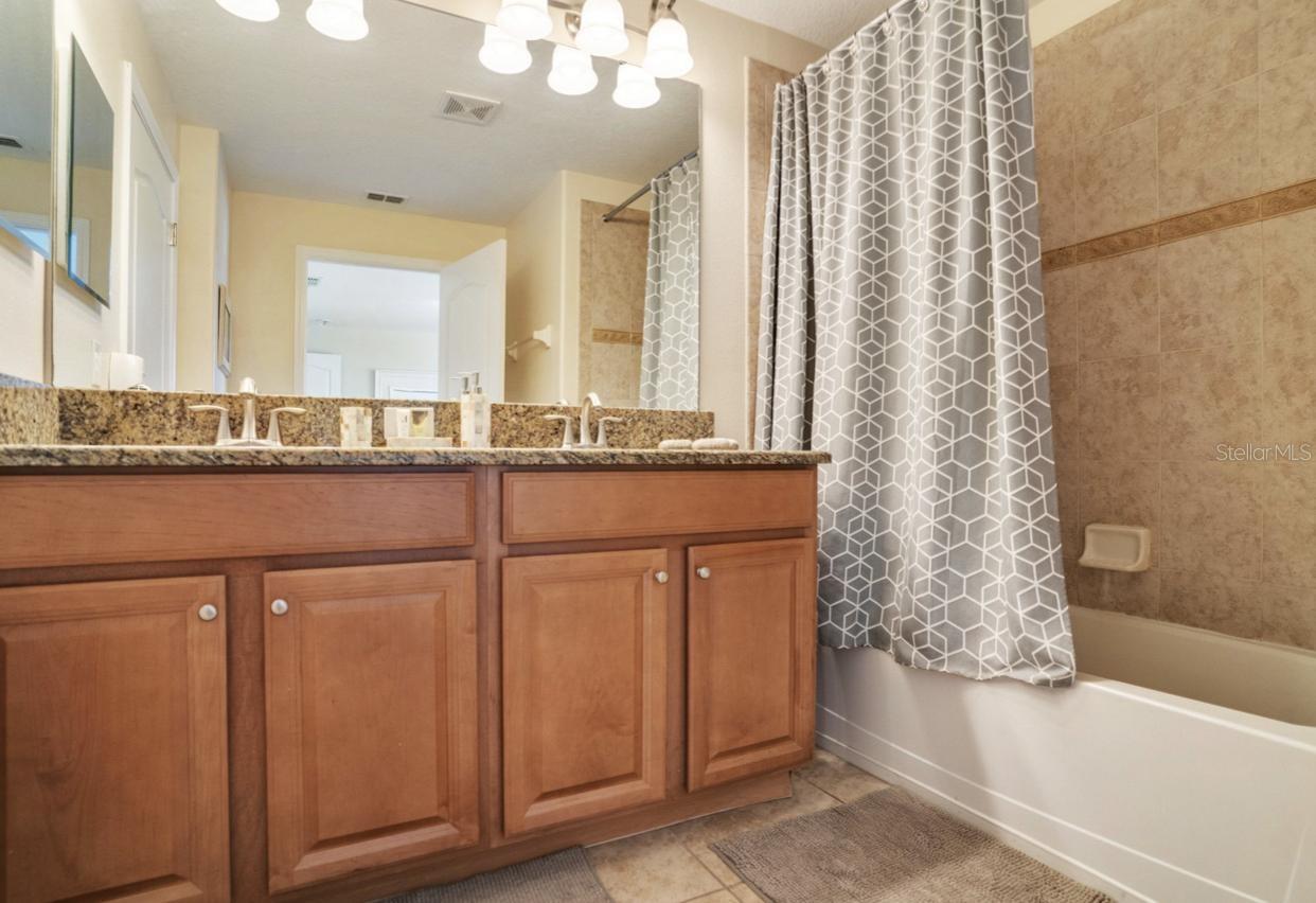 PARADISE PALMS RESORT P1 - Residential Lease